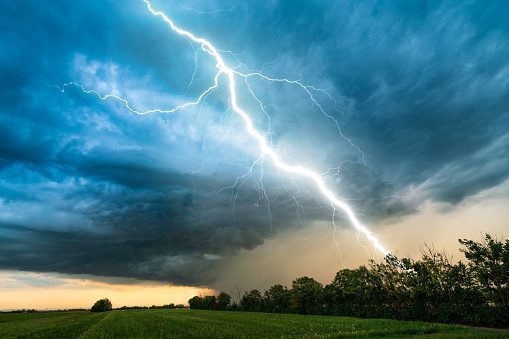 Bolt lightning